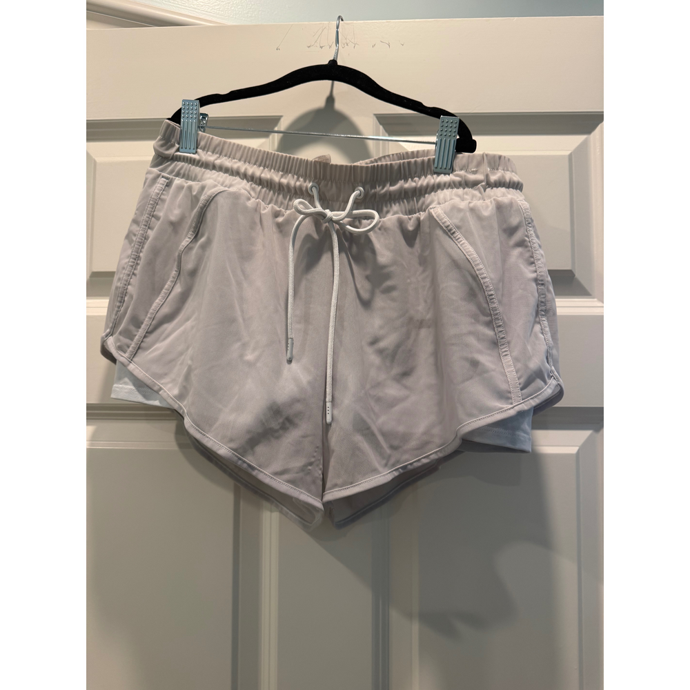 Alo Yoga White Double-Layer Athletic Shorts - Picture 2 of 6